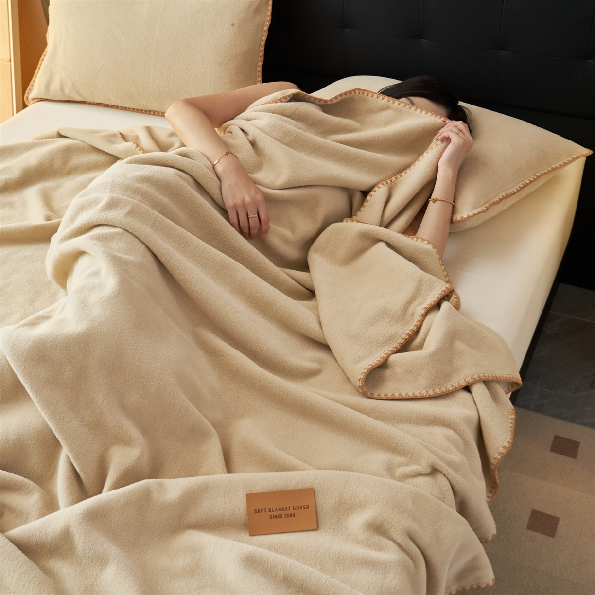 91家纺网 家纺一手货源 找家纺 莱家富 2025新款四季毯羊驼绒三角针边毛毯午睡沙发盖毯子空调毯双层毯 羊驼绒-驼