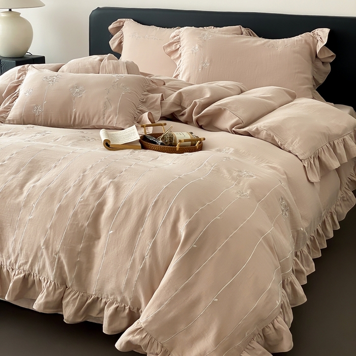 91家纺网 家纺一手货源 找家纺 曼布缇2025新款A类全棉双层纱绣花款四件套-花予（券后控价：338/358起 会员减20） 花予-复古棕