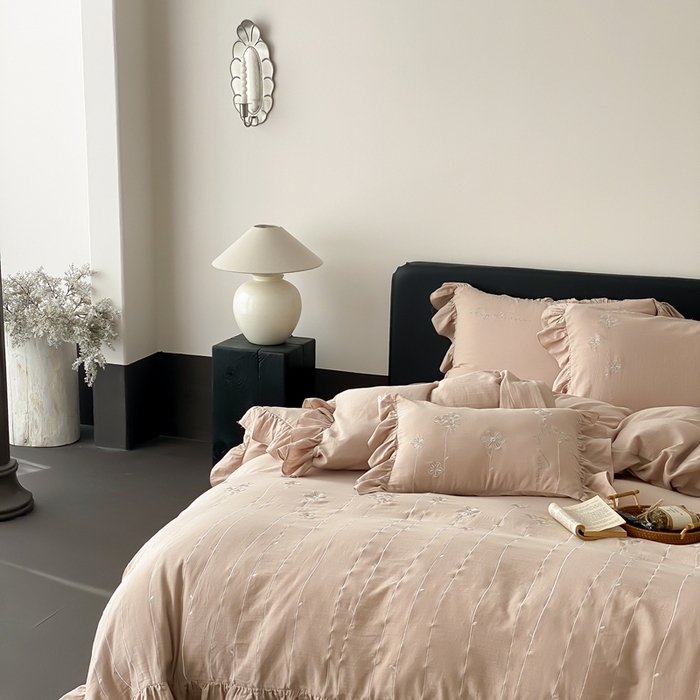 91家纺网 家纺一手货源 找家纺 曼布缇2025新款A类全棉双层纱绣花款四件套-花予（券后控价：338/358起 会员减20） 花予-复古棕