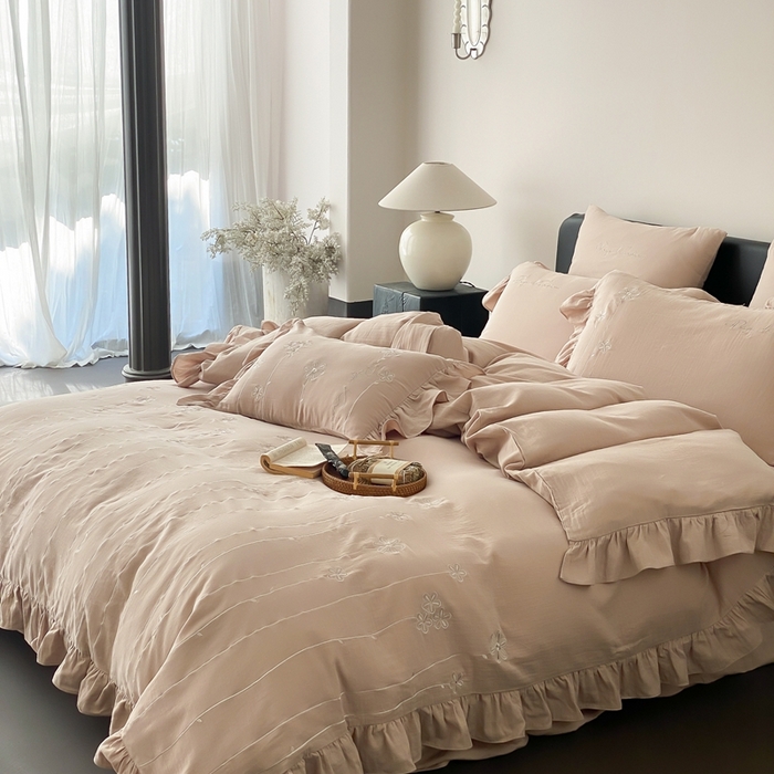 91家纺网 家纺一手货源 找家纺 曼布缇2025新款A类全棉双层纱绣花款四件套-花予（券后控价：338/358起 会员减20） 花予-复古棕