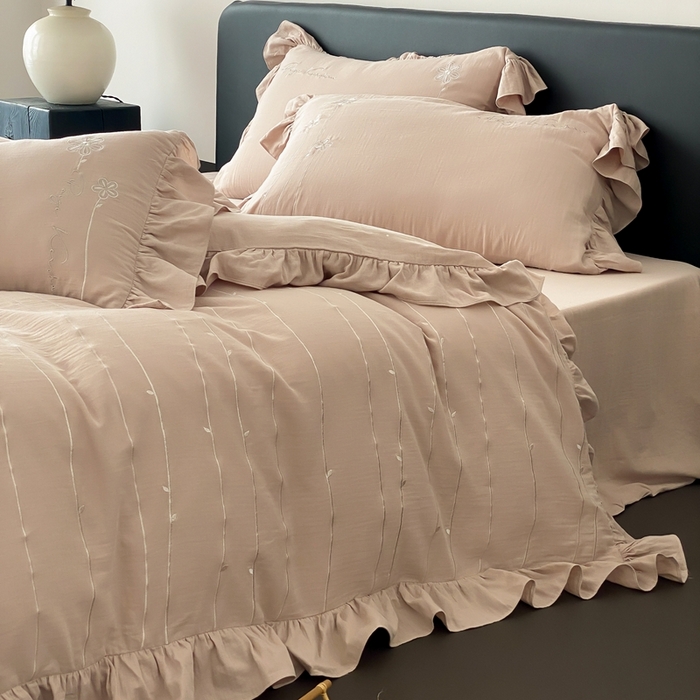 91家纺网 家纺一手货源 找家纺 曼布缇2025新款A类全棉双层纱绣花款四件套-花予（券后控价：338/358起 会员减20） 花予-复古棕