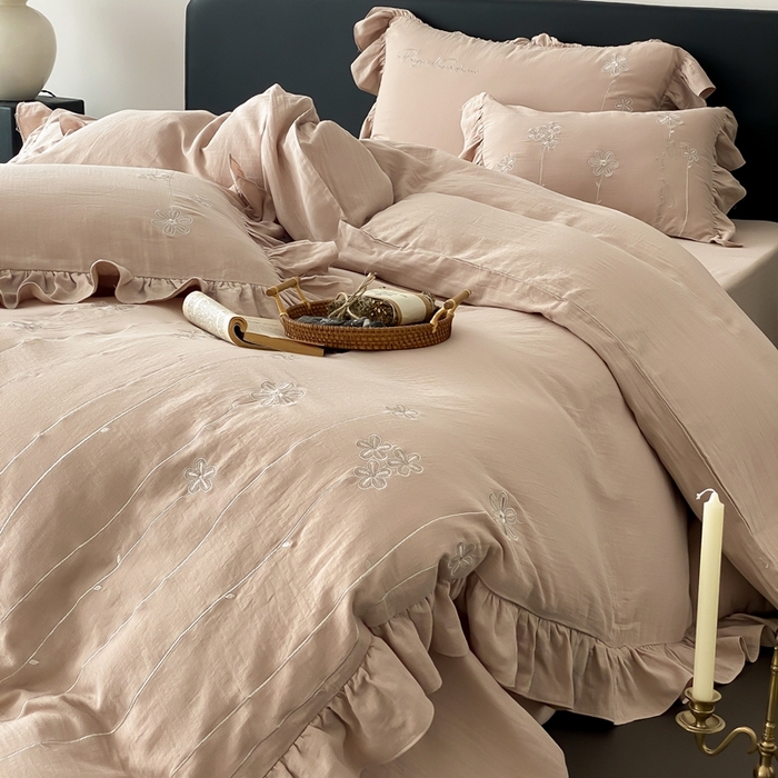 91家纺网 家纺一手货源 找家纺 曼布缇2025新款A类全棉双层纱绣花款四件套-花予（券后控价：338/358起 会员减20） 花予-复古棕