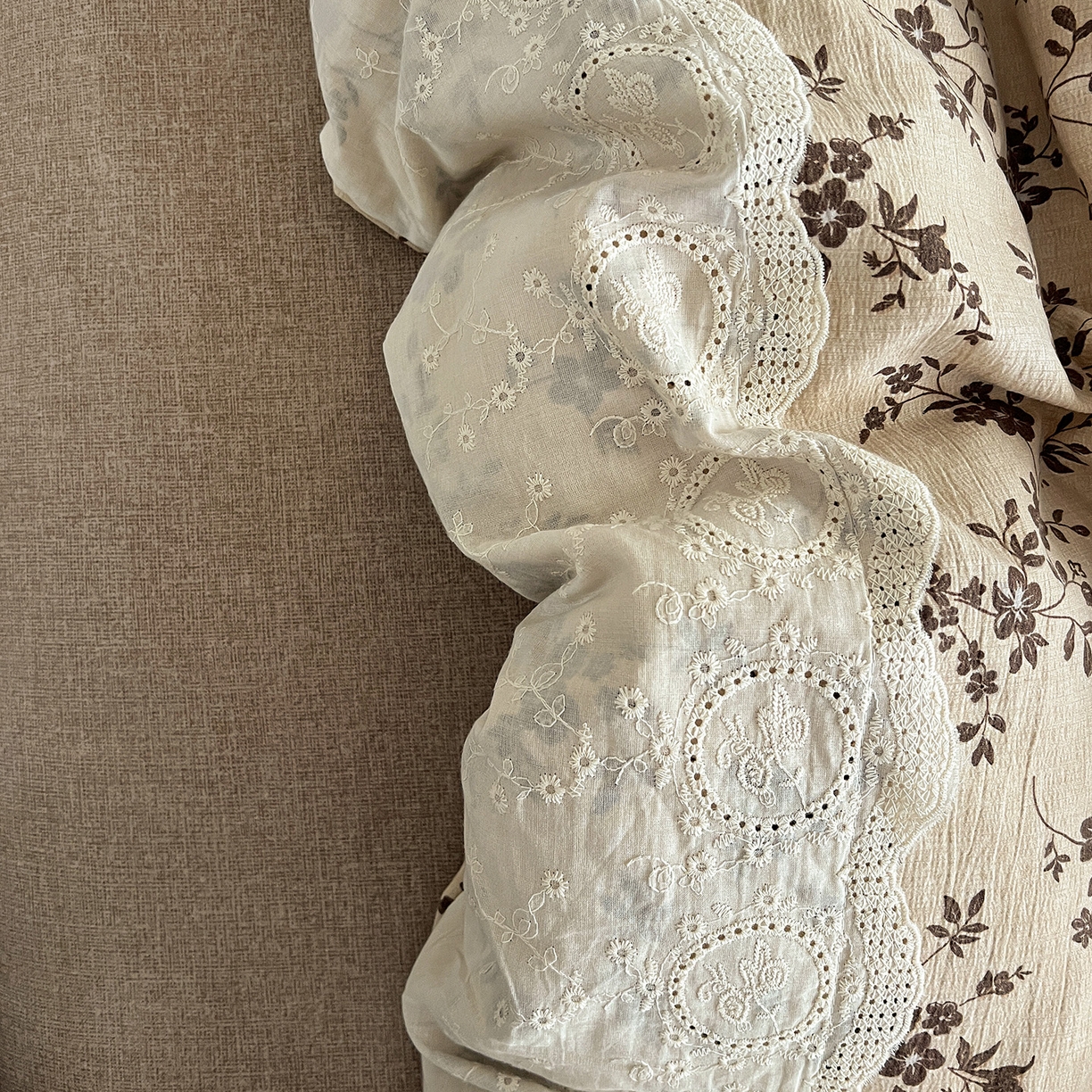 91家纺网 家纺一手货源 找家纺 一比一家纺 2025秋冬新品高克重原麻复古全棉花边棉麻侘寂风原麻四件套 （控价99元） 茶里