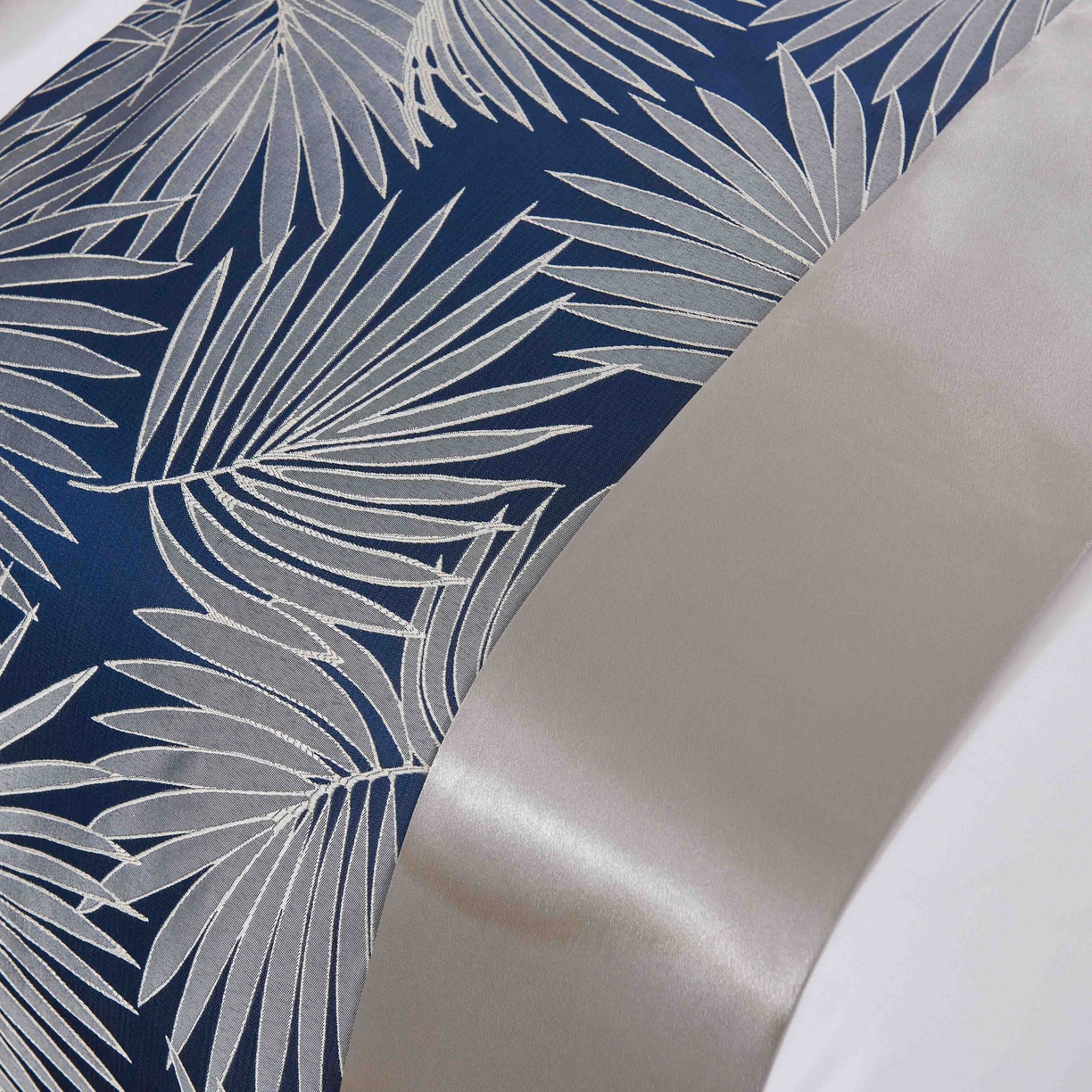 91家纺网 家纺一手货源 找家纺 澜昕 酒店民宿床尾巾床旗轻奢抱枕套床盖 棕榈叶