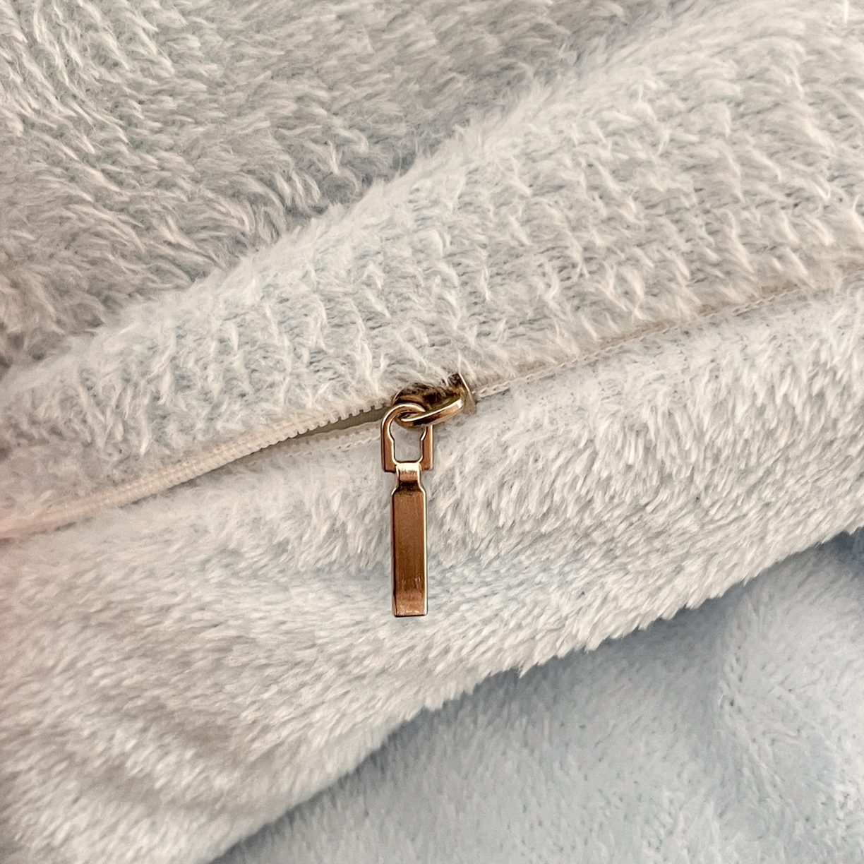 91家纺网 家纺一手货源 找家纺 川悦生活2025新款立体雪花绒印花大床四件套系列二场景二 快乐派对