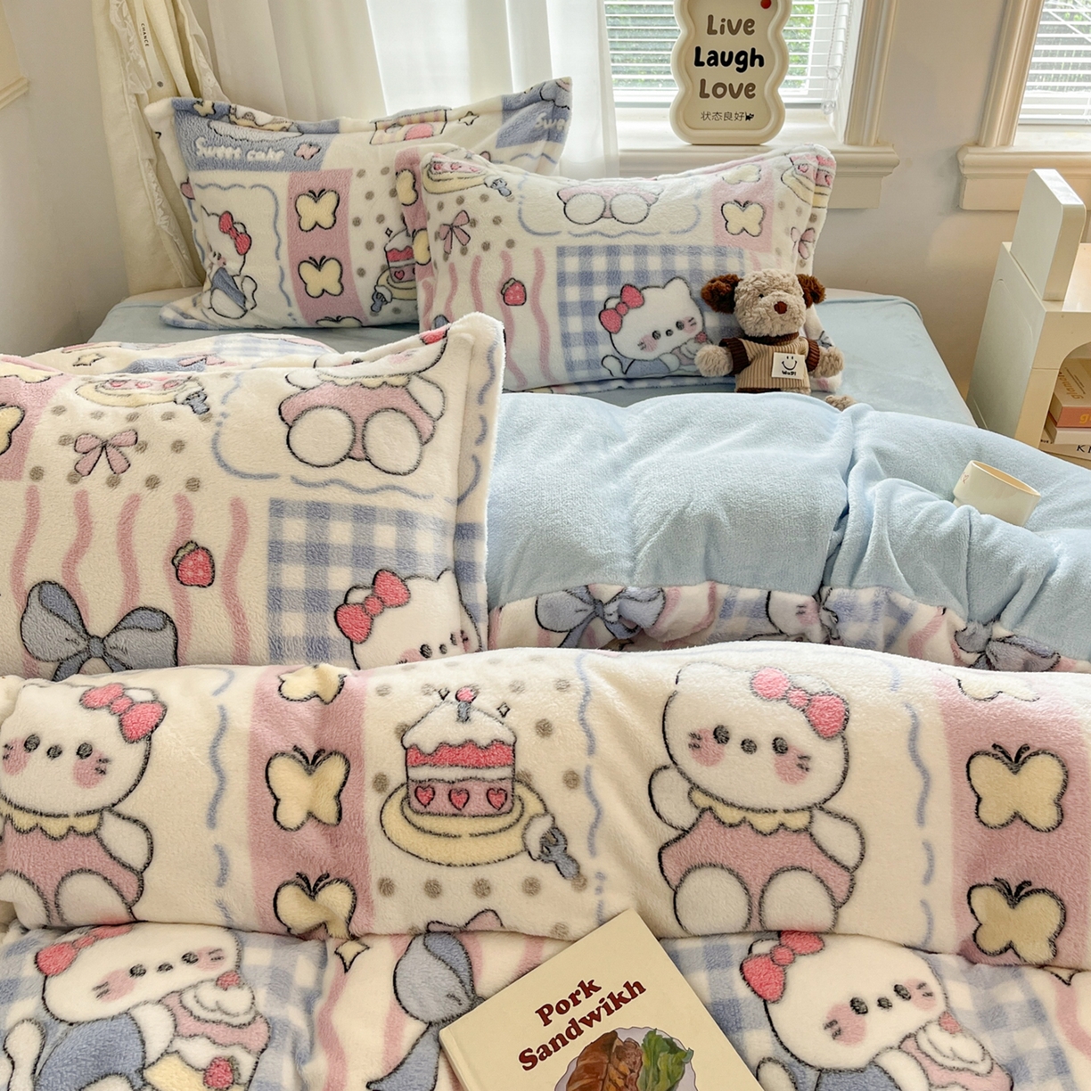 91家纺网 家纺一手货源 找家纺 川悦生活2025新款立体雪花绒印花大床四件套系列二场景二 小喵甜心