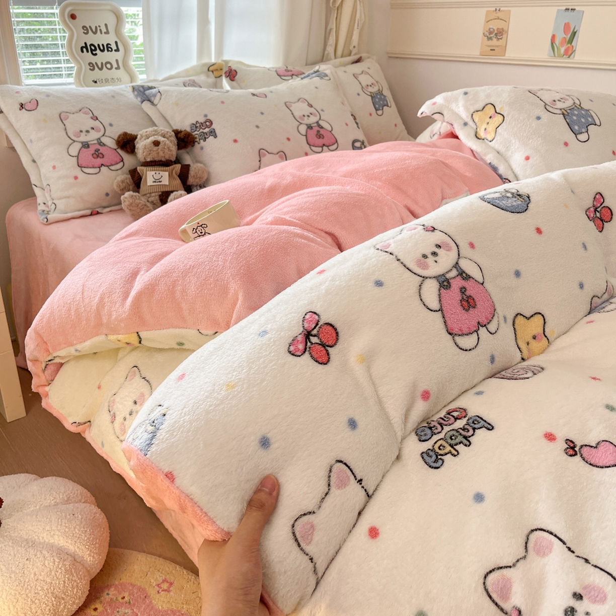 91家纺网 家纺一手货源 找家纺 川悦生活2025新款立体雪花绒印花大床四件套系列二场景二 派对西高地