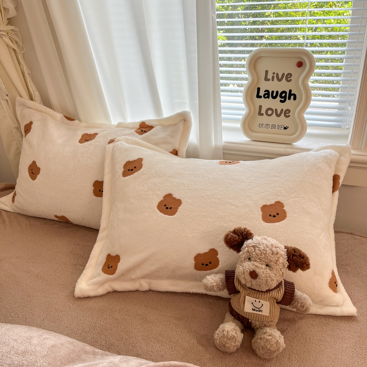 91家纺网 家纺一手货源 找家纺 川悦生活2025新款立体雪花绒印花大床四件套系列二场景二 豆奶小熊