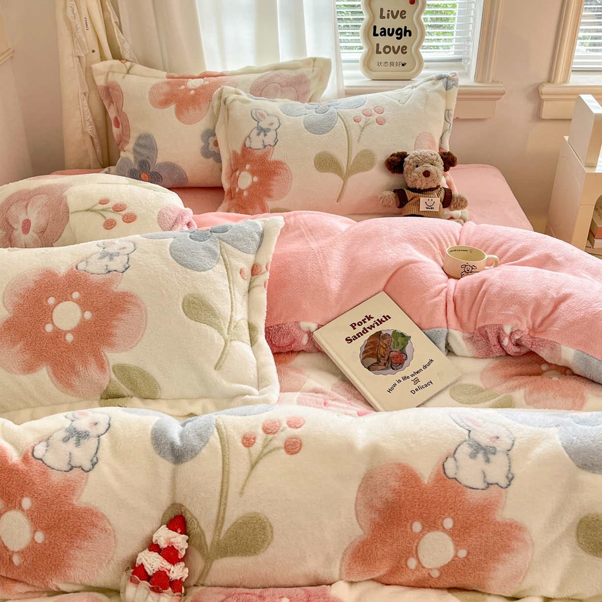 91家纺网 家纺一手货源 找家纺 川悦生活2025新款立体雪花绒印花大床四件套系列二场景二 半眠小兔