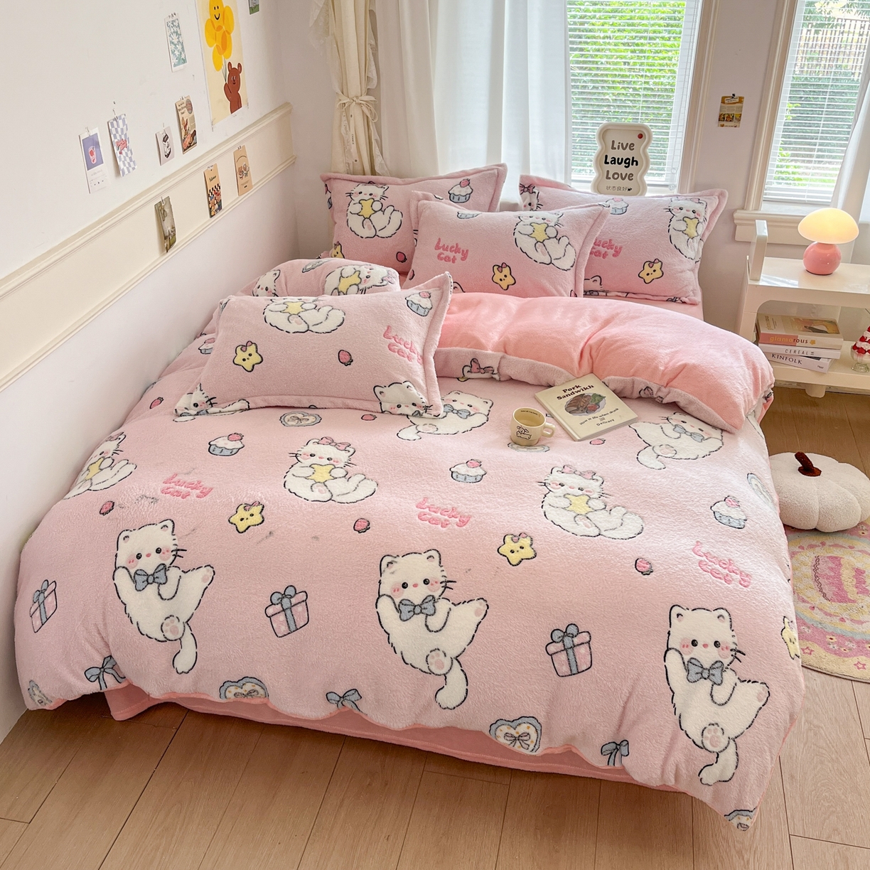 91家纺网 家纺一手货源 找家纺 川悦生活2025新款立体雪花绒印花大床四件套系列二场景二 甜梦小猫