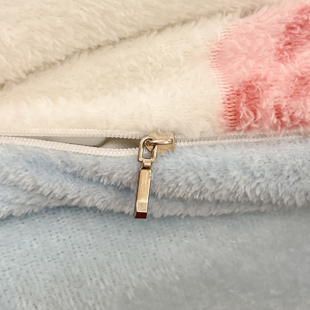 91家纺网 家纺一手货源 找家纺 川悦生活2025新款立体雪花绒印花大床四件套系列二场景二 西柚花花