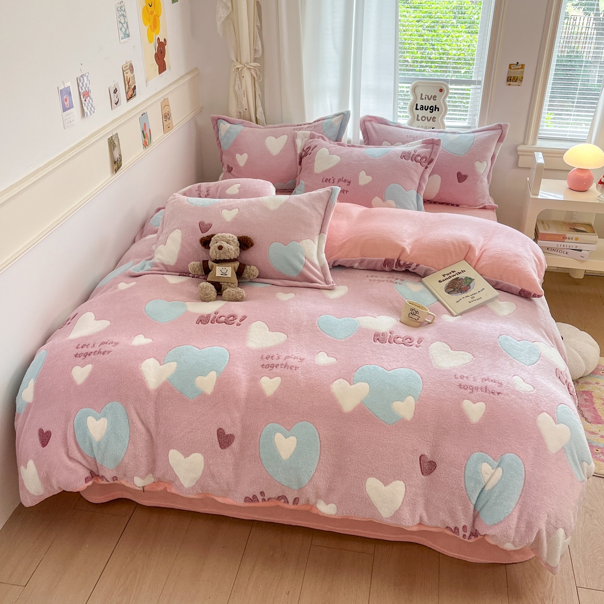 91家纺网 家纺一手货源 找家纺 川悦生活2025新款立体雪花绒印花大床四件套系列二场景二 心心物语