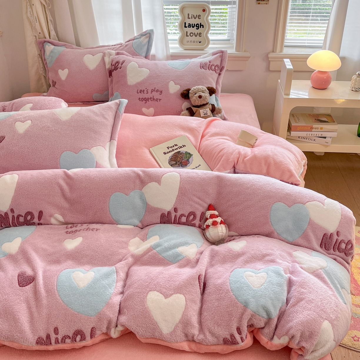 91家纺网 家纺一手货源 找家纺 川悦生活2025新款立体雪花绒印花大床四件套系列二场景二 心心物语