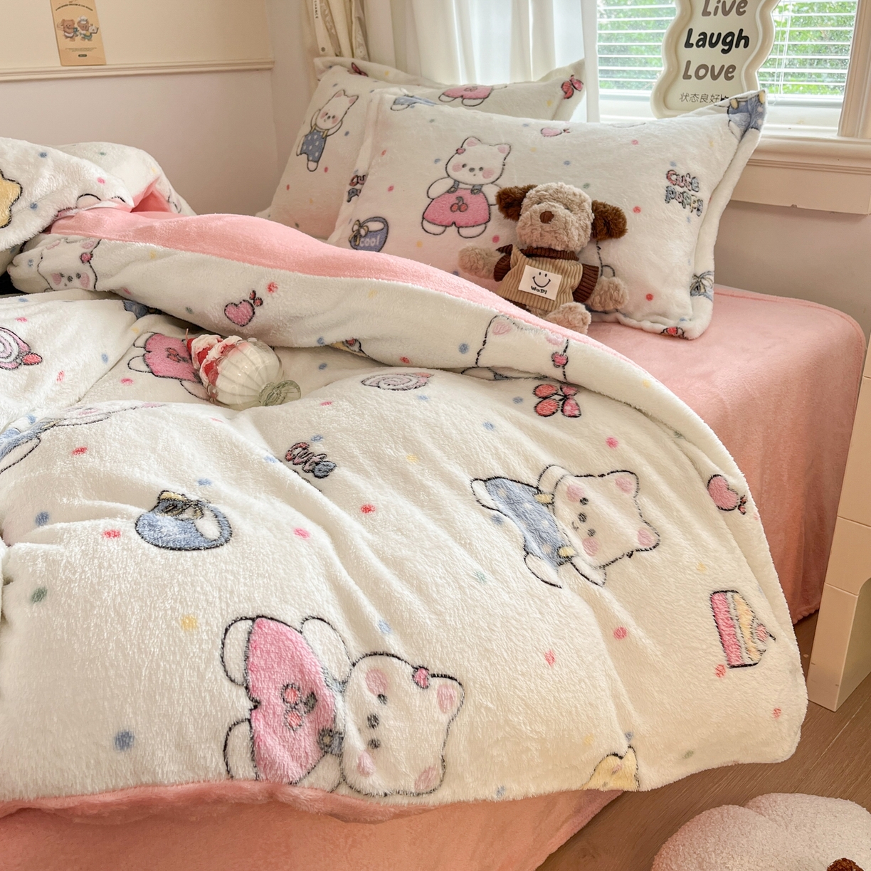 91家纺网 家纺一手货源 找家纺 川悦生活2025新款立体雪花绒印花大床四件套系列二场景二 派对西高地