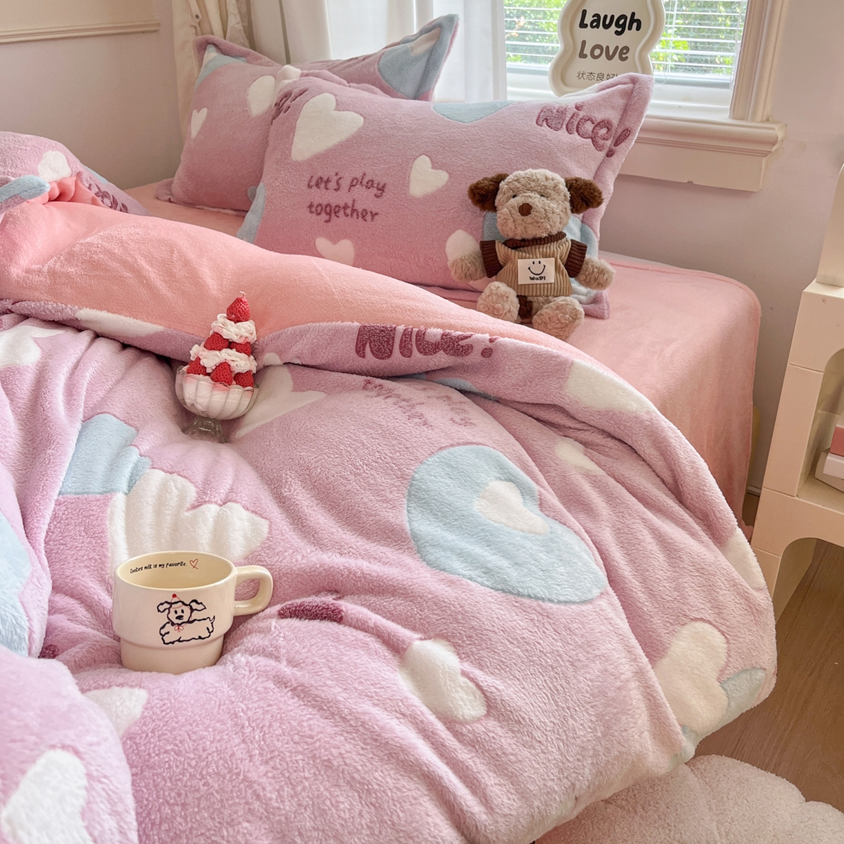 91家纺网 家纺一手货源 找家纺 川悦生活2025新款立体雪花绒印花大床四件套系列二场景二 心心物语