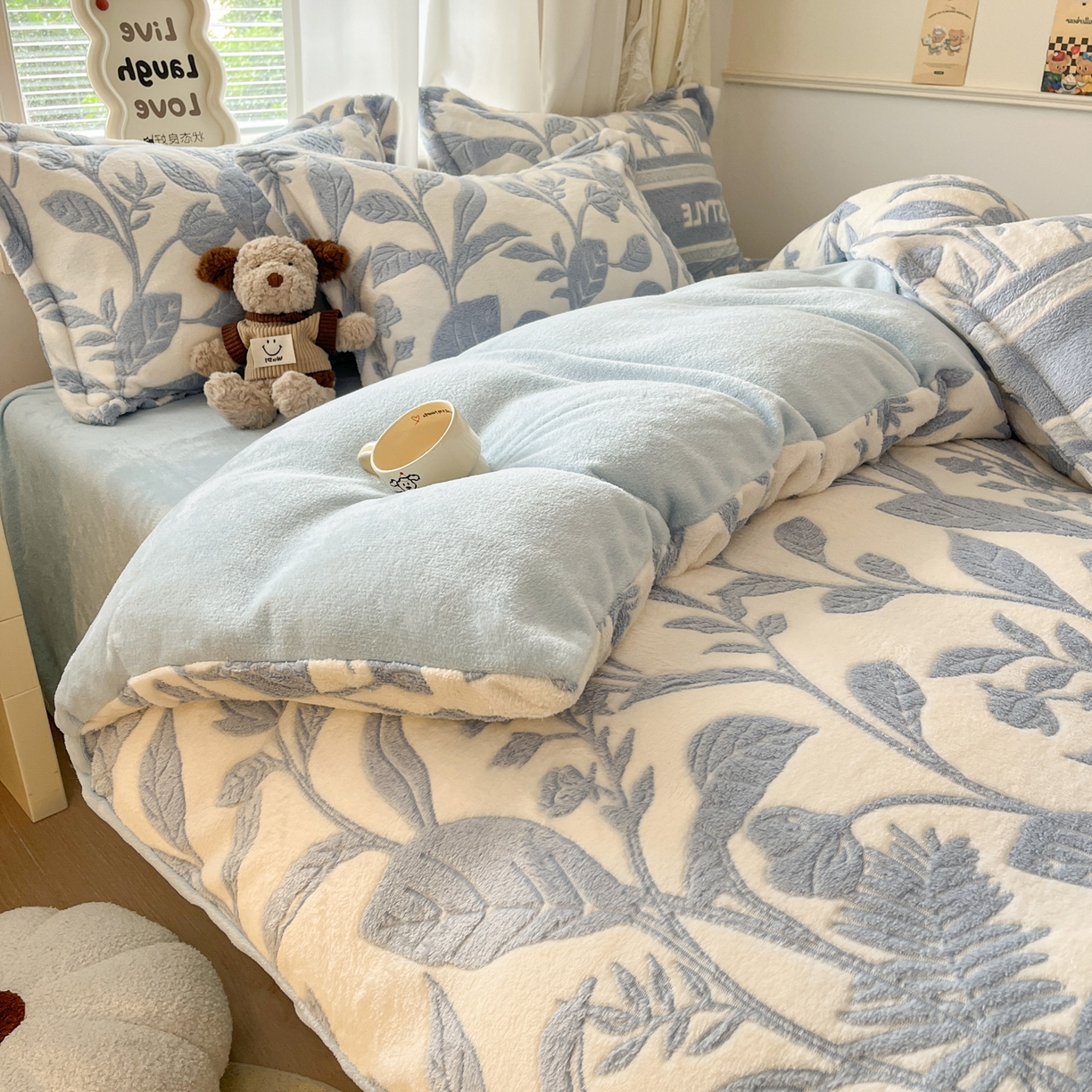 91家纺网 家纺一手货源 找家纺 川悦生活2025新款立体雪花绒印花大床四件套系列二场景二 月桂-蓝