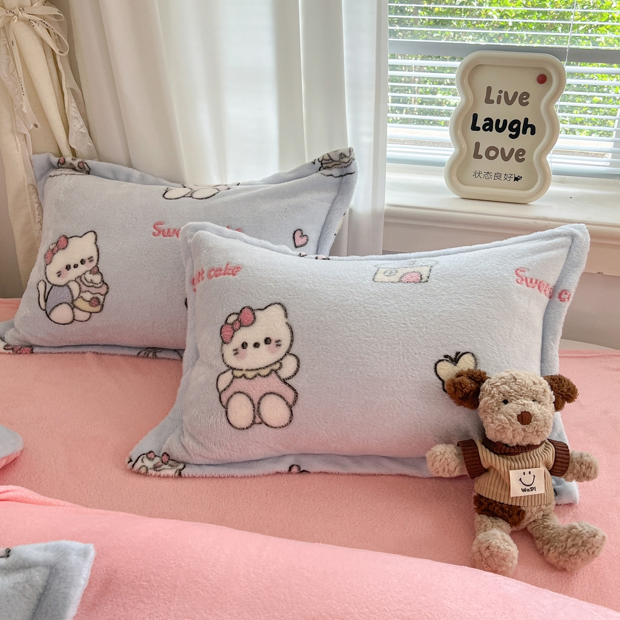 91家纺网 家纺一手货源 找家纺 川悦生活2025新款立体雪花绒印花大床四件套系列二场景二 幸运小咪