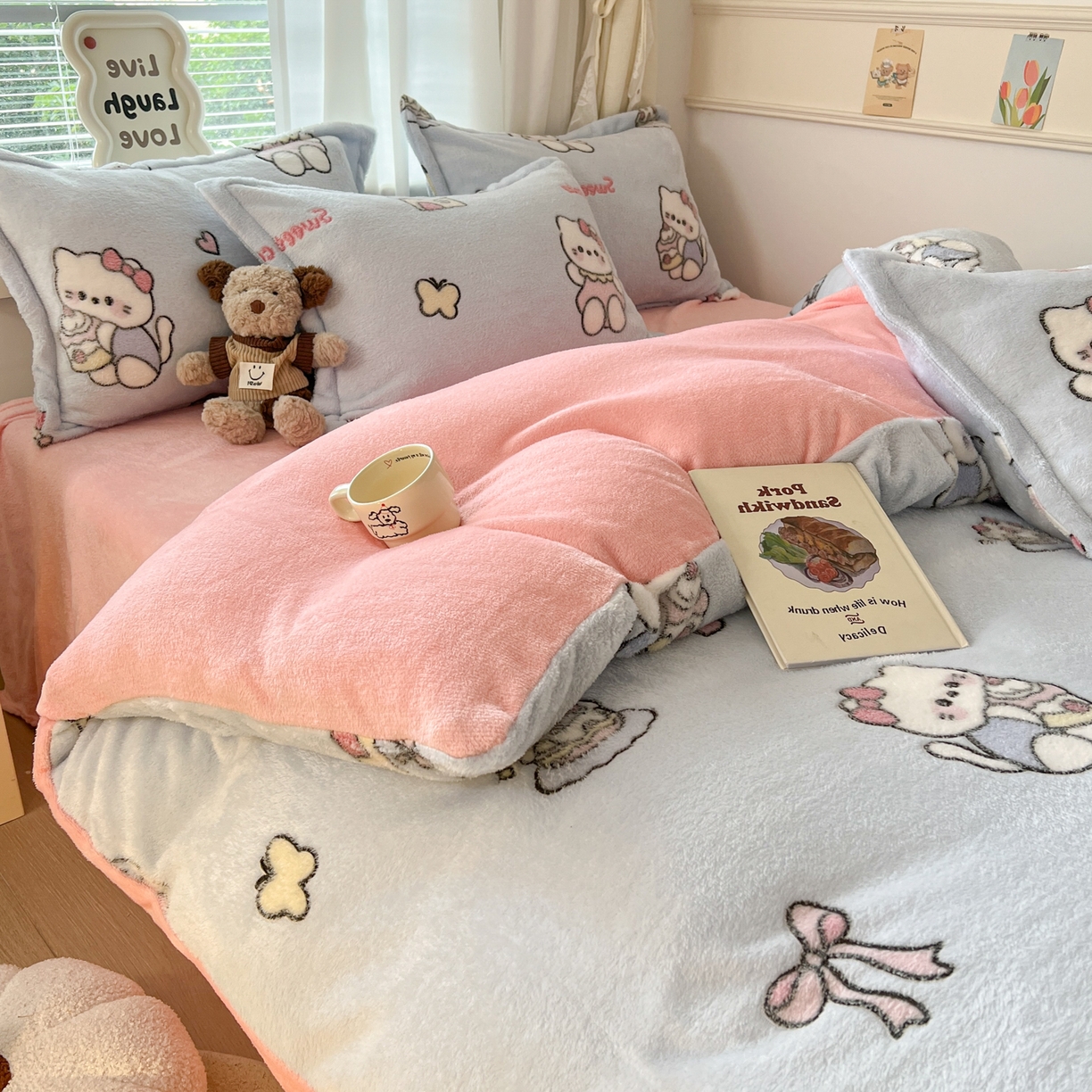 91家纺网 家纺一手货源 找家纺 川悦生活2025新款立体雪花绒印花大床四件套系列二场景二 幸运小咪