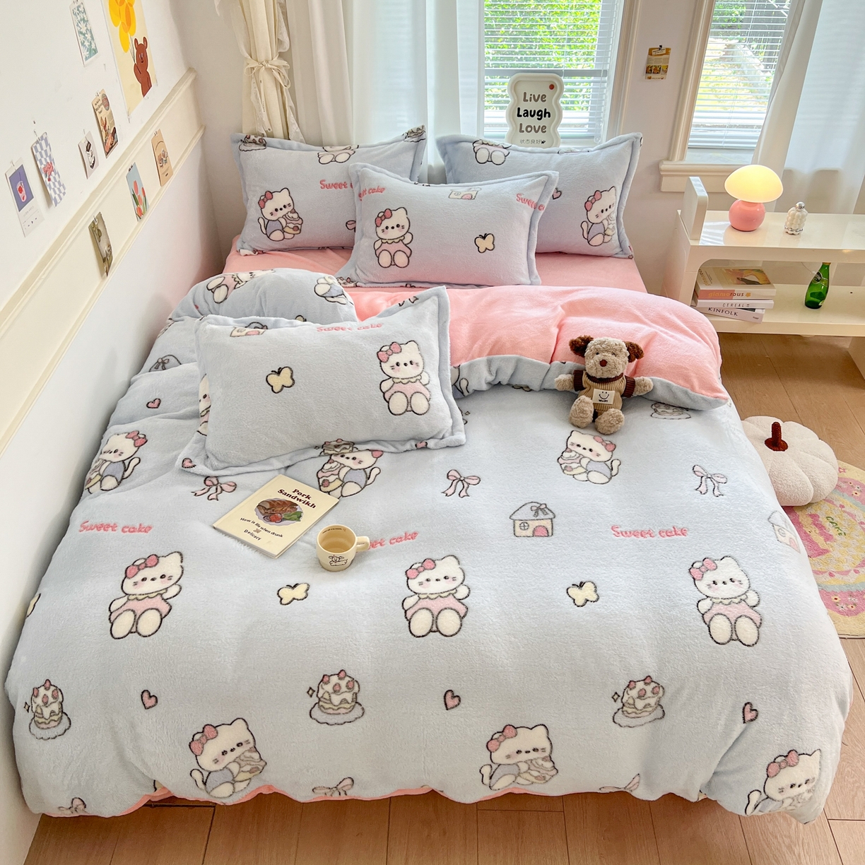 91家纺网 家纺一手货源 找家纺 川悦生活2025新款立体雪花绒印花大床四件套系列二场景二 幸运小咪