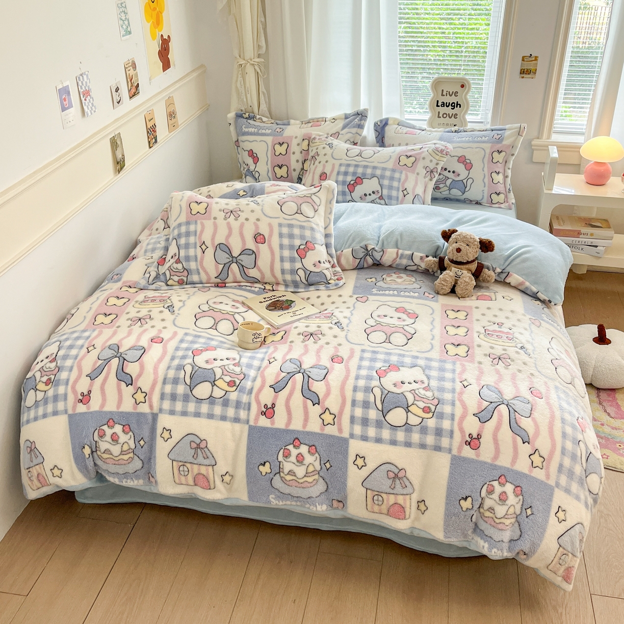 91家纺网 家纺一手货源 找家纺 川悦生活2025新款立体雪花绒印花大床四件套系列二场景二 小喵甜心