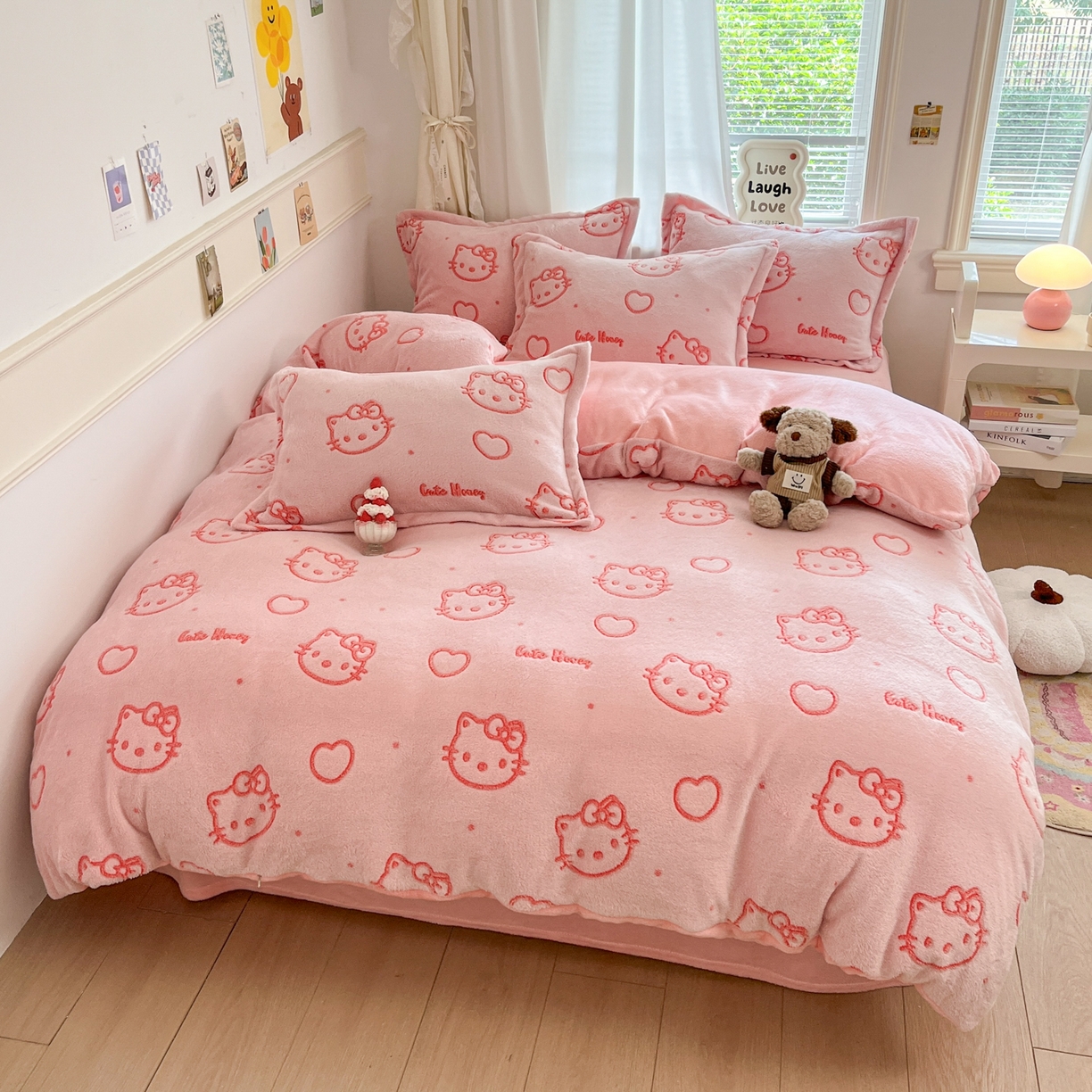 91家纺网 家纺一手货源 找家纺 川悦生活2025新款立体雪花绒印花大床四件套系列二场景二 爱心喵喵