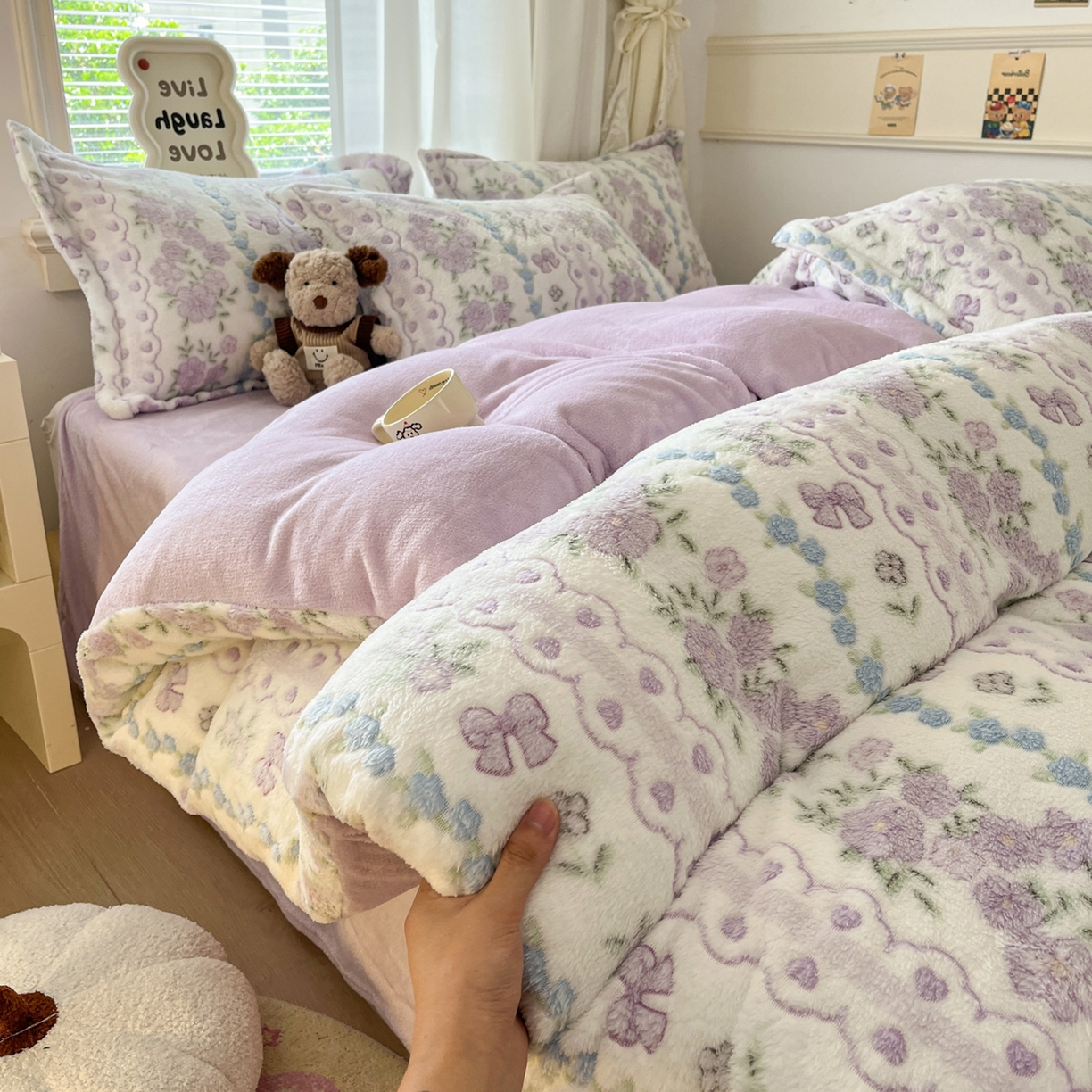 91家纺网 家纺一手货源 找家纺 川悦生活2025新款立体雪花绒印花大床四件套系列二场景二 香芋花田