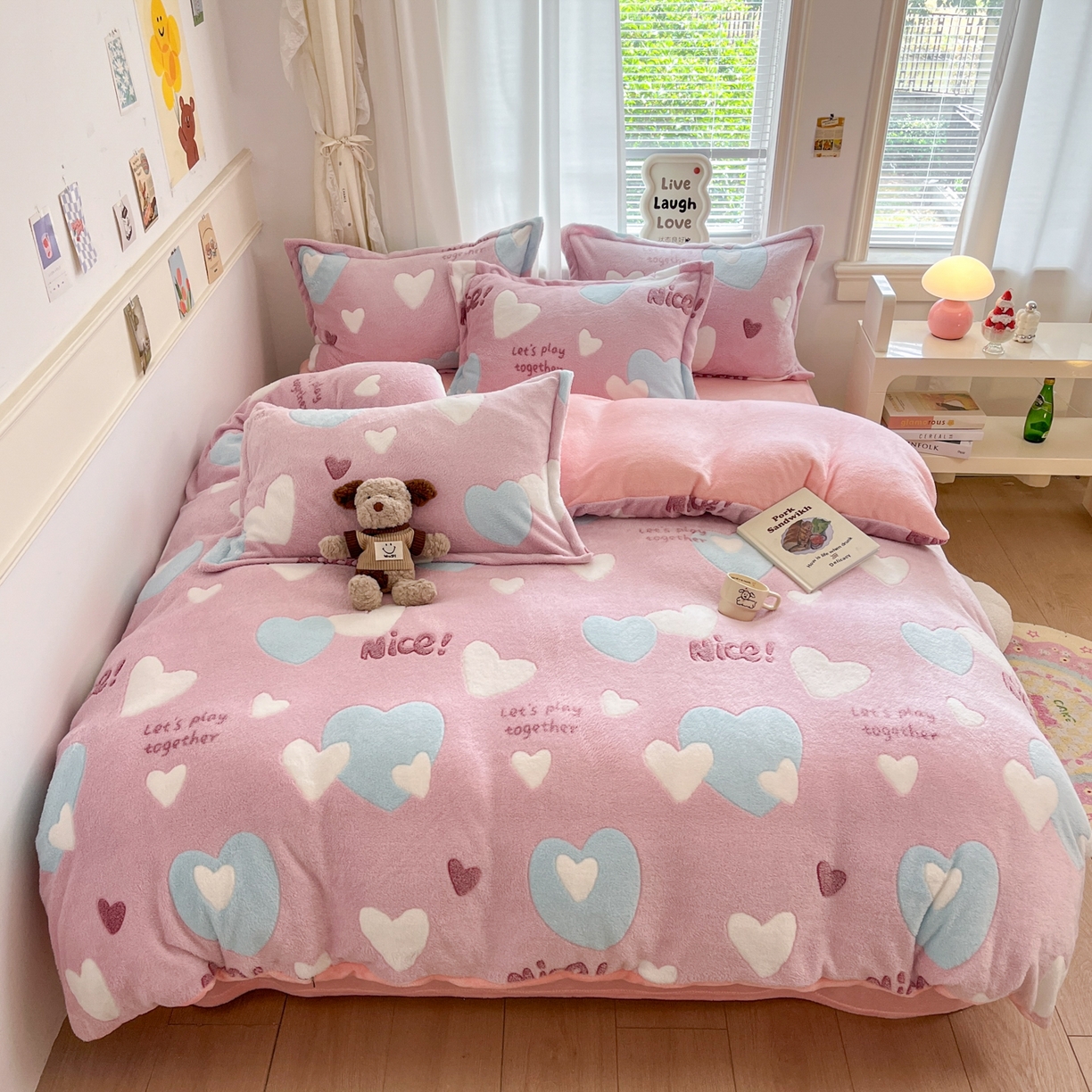 91家纺网 家纺一手货源 找家纺 川悦生活2025新款立体雪花绒印花大床四件套系列二场景二 心心物语