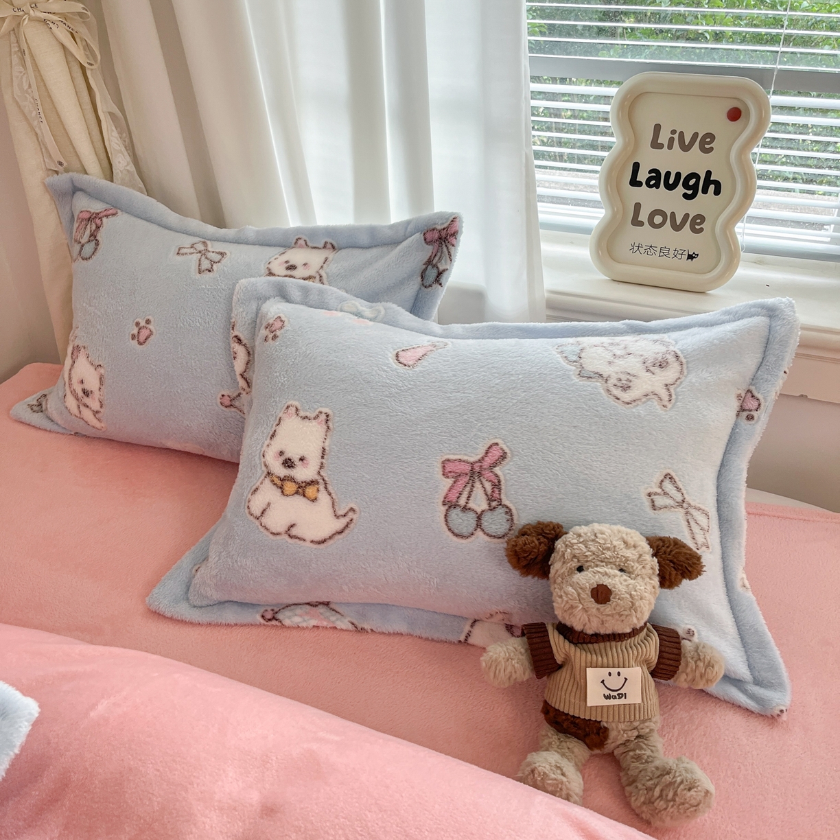 91家纺网 家纺一手货源 找家纺 川悦生活2025新款立体雪花绒印花大床四件套系列二场景二 奶蓝小汪粉