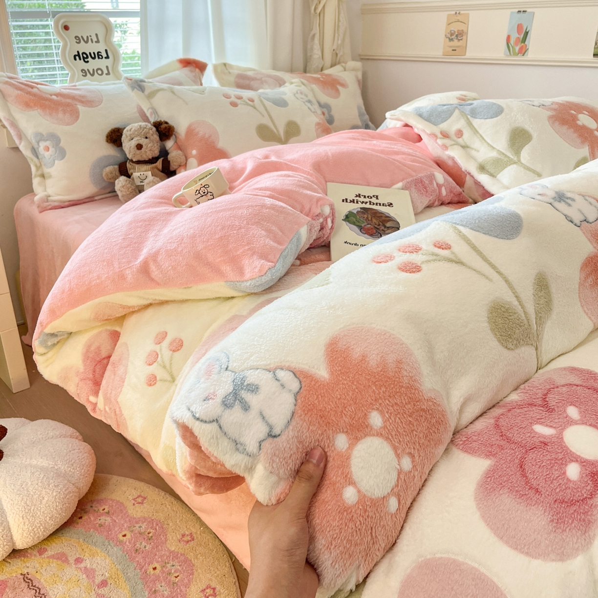 91家纺网 家纺一手货源 找家纺 川悦生活2025新款立体雪花绒印花大床四件套系列二场景二 半眠小兔