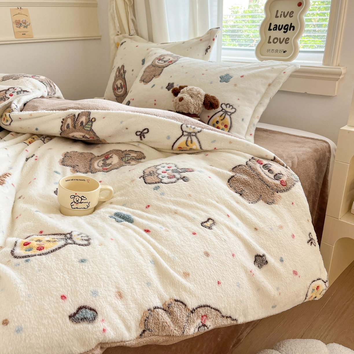 91家纺网 家纺一手货源 找家纺 川悦生活2025新款立体雪花绒印花大床四件套系列二场景二 巧克力宝贝