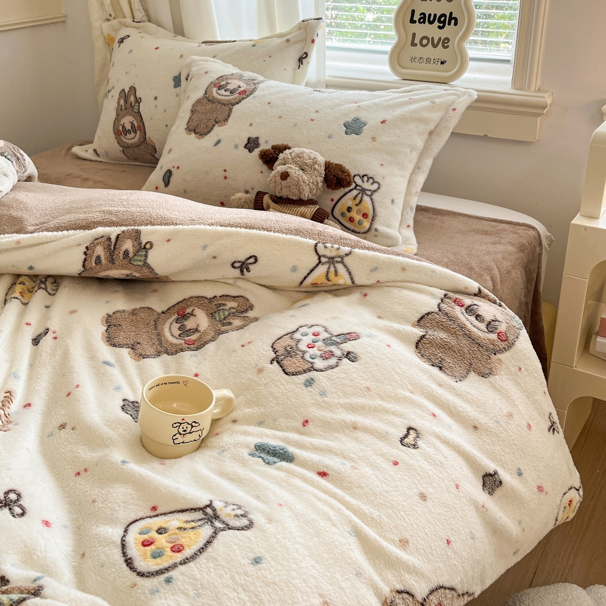 91家纺网 家纺一手货源 找家纺 川悦生活2025新款立体雪花绒印花大床四件套系列二场景二 巧克力宝贝
