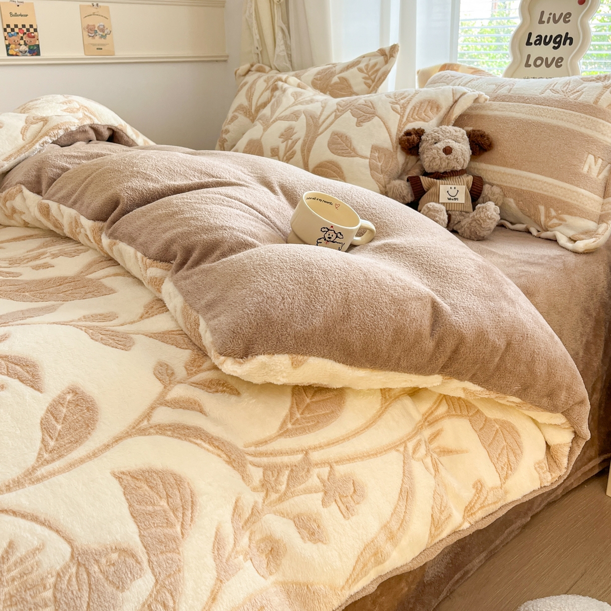 91家纺网 家纺一手货源 找家纺 川悦生活2025新款立体雪花绒印花大床四件套系列二场景二 月桂-浅咖