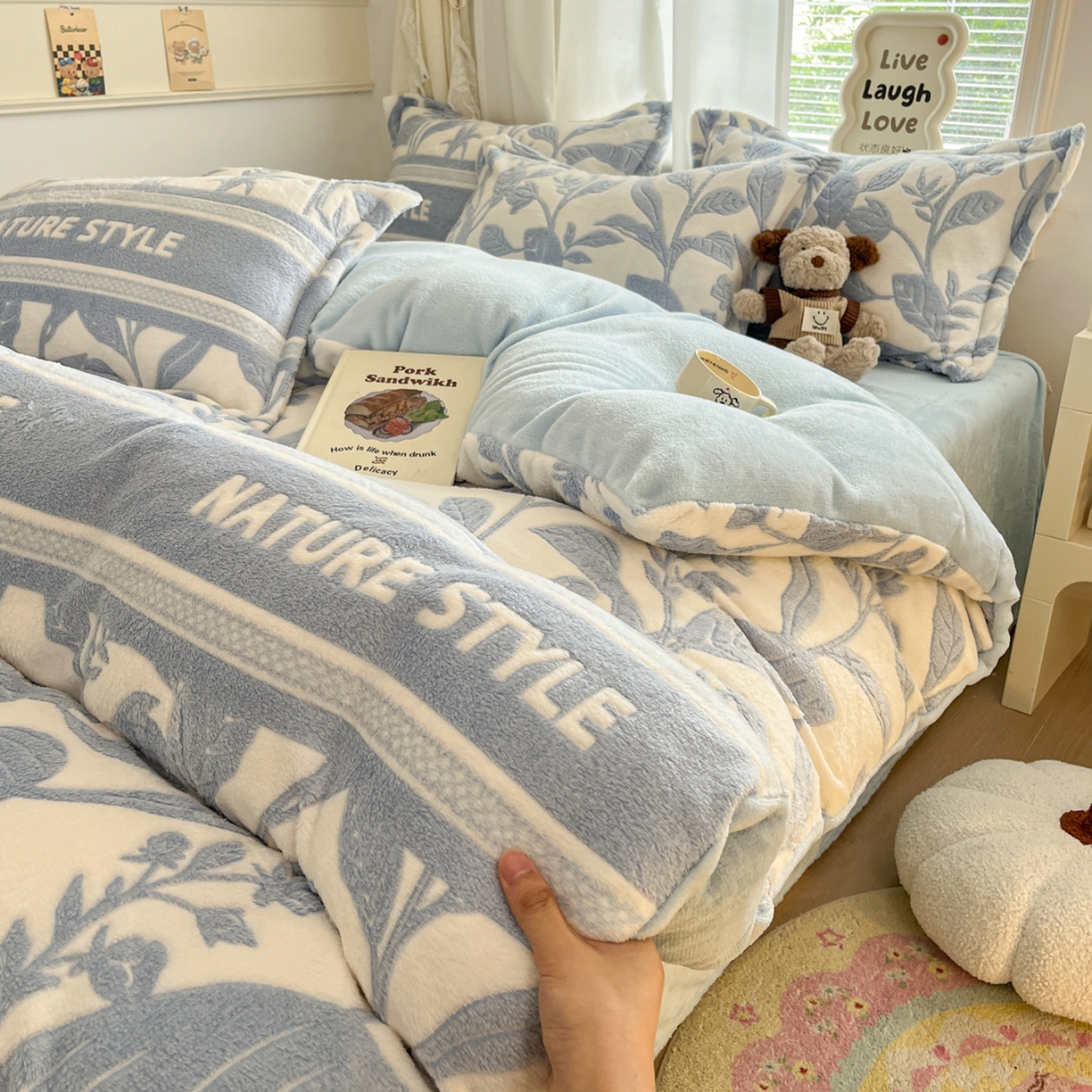 91家纺网 家纺一手货源 找家纺 川悦生活2025新款立体雪花绒印花大床四件套系列二场景二 月桂-蓝