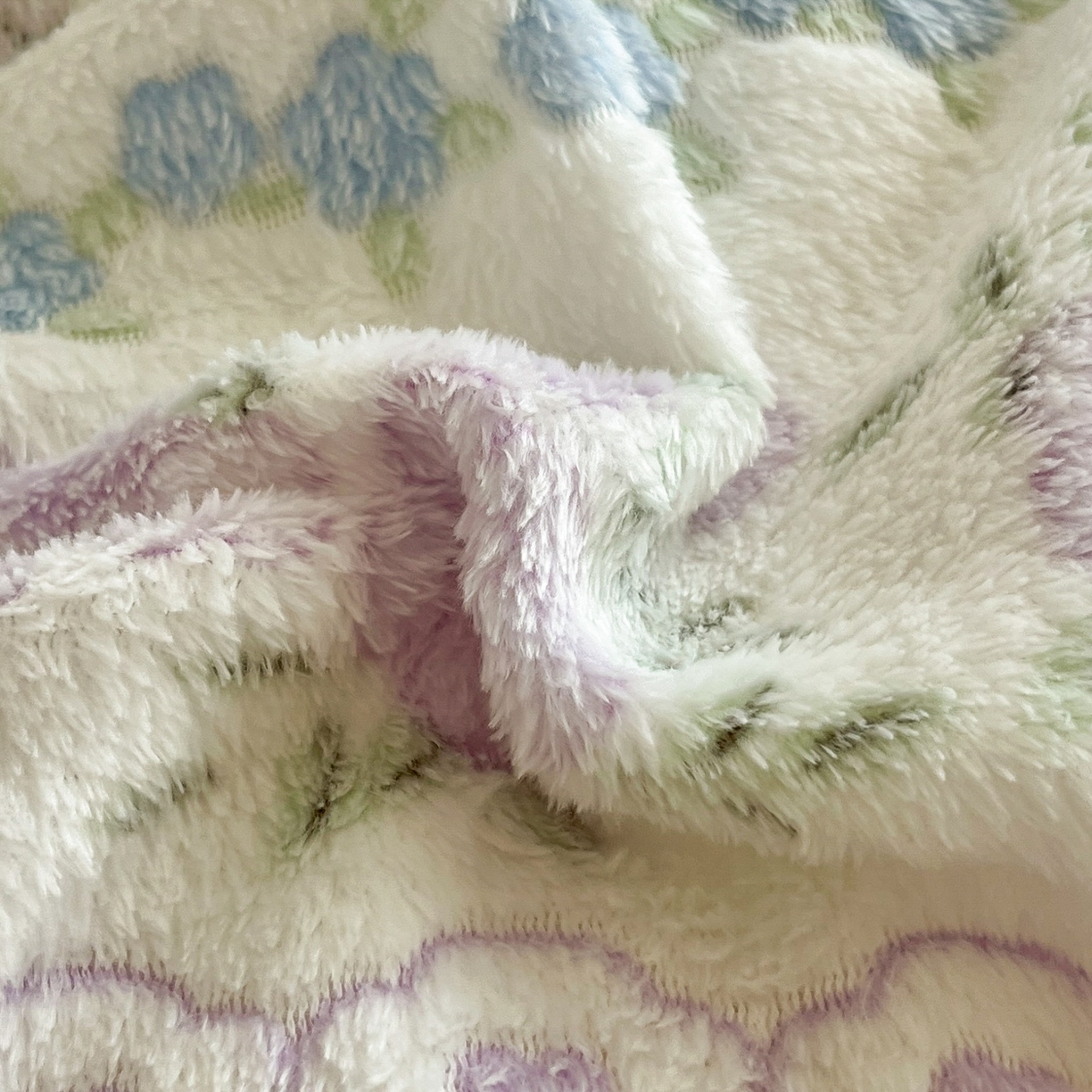 91家纺网 家纺一手货源 找家纺 川悦生活2025新款立体雪花绒印花大床四件套系列二场景二 香芋花田