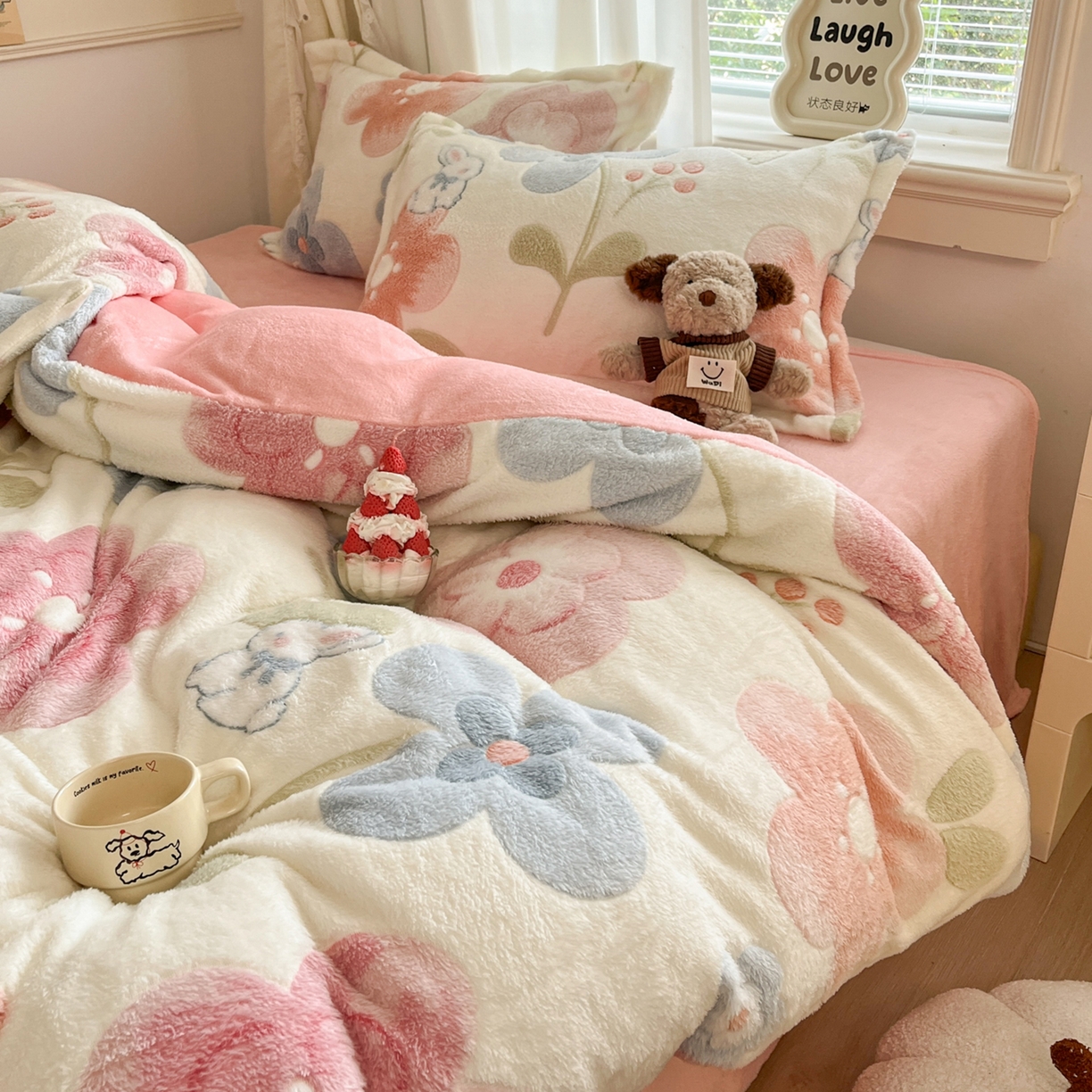 91家纺网 家纺一手货源 找家纺 川悦生活2025新款立体雪花绒印花大床四件套系列二场景二 半眠小兔