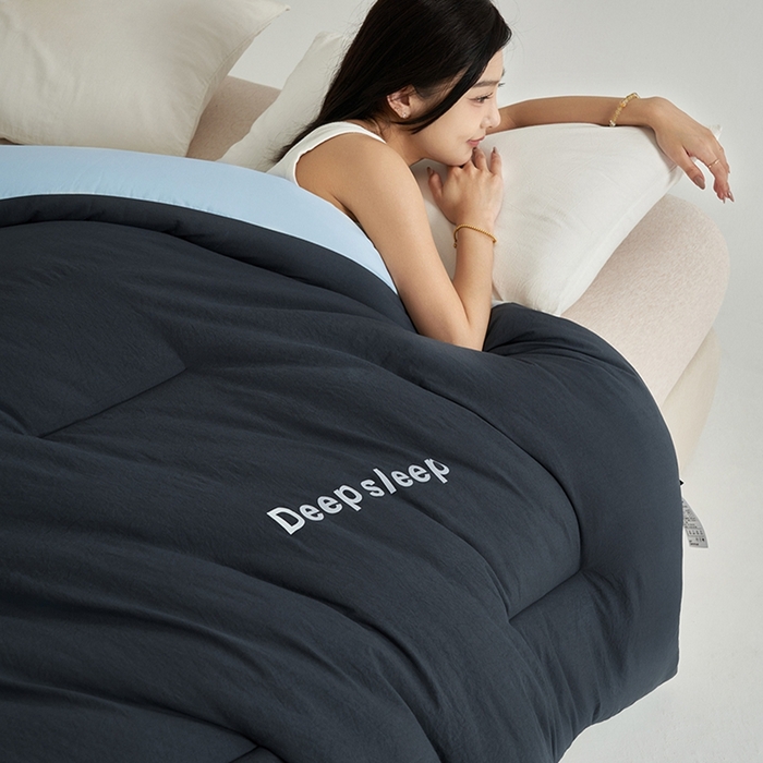 91家纺网 家纺一手货源 找家纺 闲鱼家纺 2025新款某朵同款深睡眠2.0冬被被子被芯 深灰+克莱因蓝