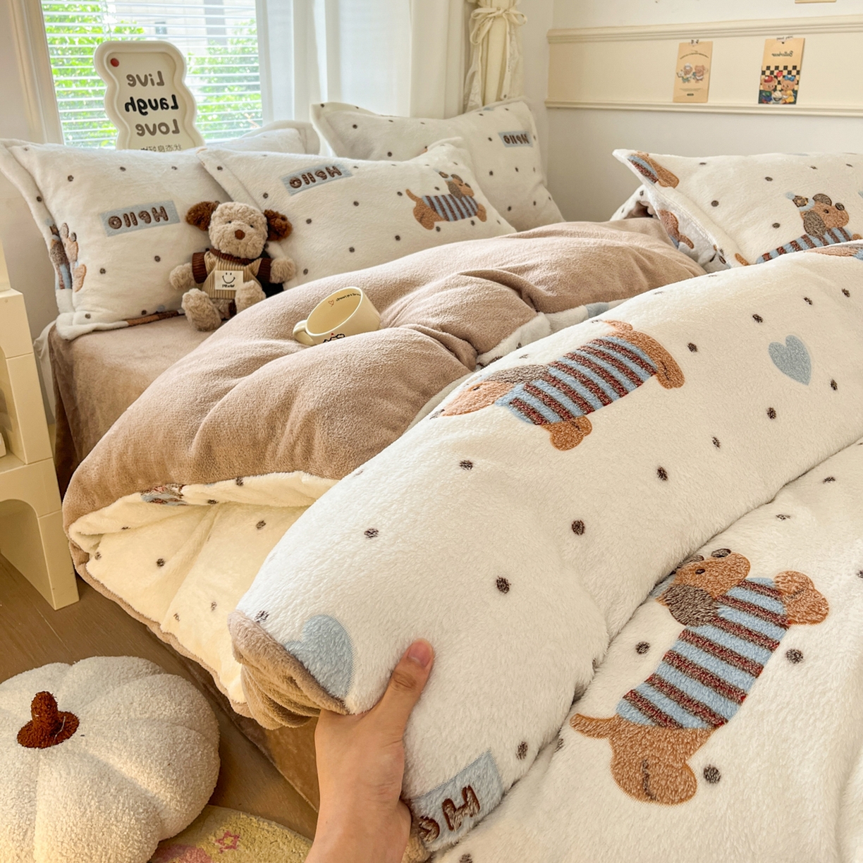 91家纺网 家纺一手货源 找家纺 川悦生活2025新款立体雪花绒印花大床四件套系列二场景二 腊肠小点