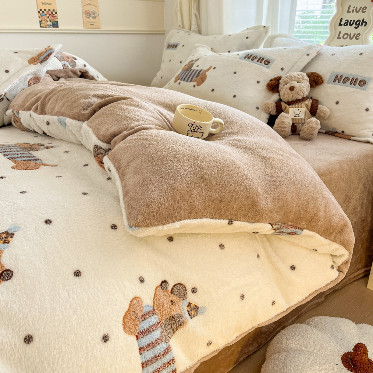 91家纺网 家纺一手货源 找家纺 川悦生活2025新款立体雪花绒印花大床四件套系列二场景二 腊肠小点