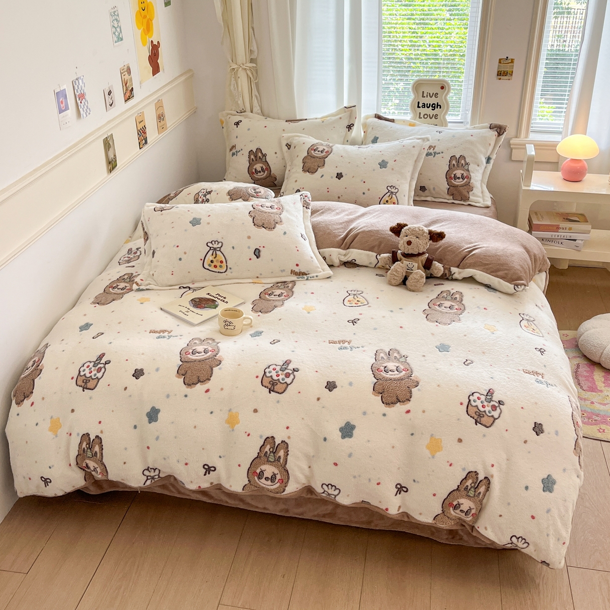 91家纺网 家纺一手货源 找家纺 川悦生活2025新款立体雪花绒印花大床四件套系列二场景二 巧克力宝贝