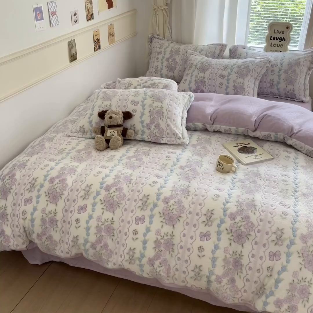 91家纺网 家纺一手货源 找家纺 川悦生活2025新款立体雪花绒印花大床四件套系列二场景二 香芋花田