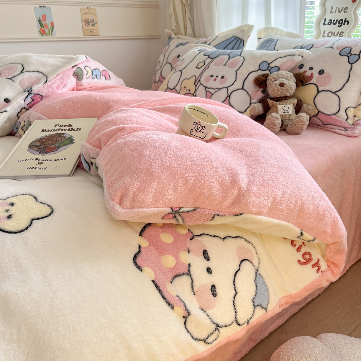 91家纺网 家纺一手货源 找家纺 川悦生活2025新款立体雪花绒印花大床四件套系列二场景二 樱桃小兔