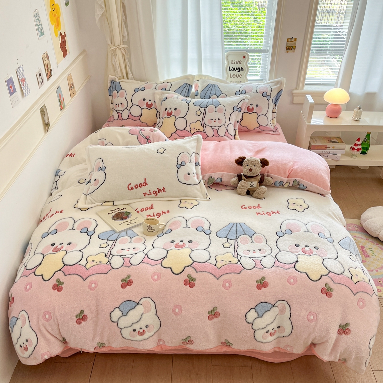 91家纺网 家纺一手货源 找家纺 川悦生活2025新款立体雪花绒印花大床四件套系列二场景二 樱桃小兔