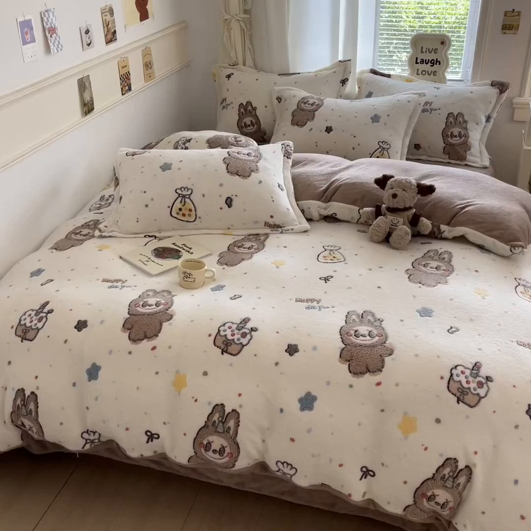 91家纺网 家纺一手货源 找家纺 川悦生活2025新款立体雪花绒印花大床四件套系列二场景二 巧克力宝贝