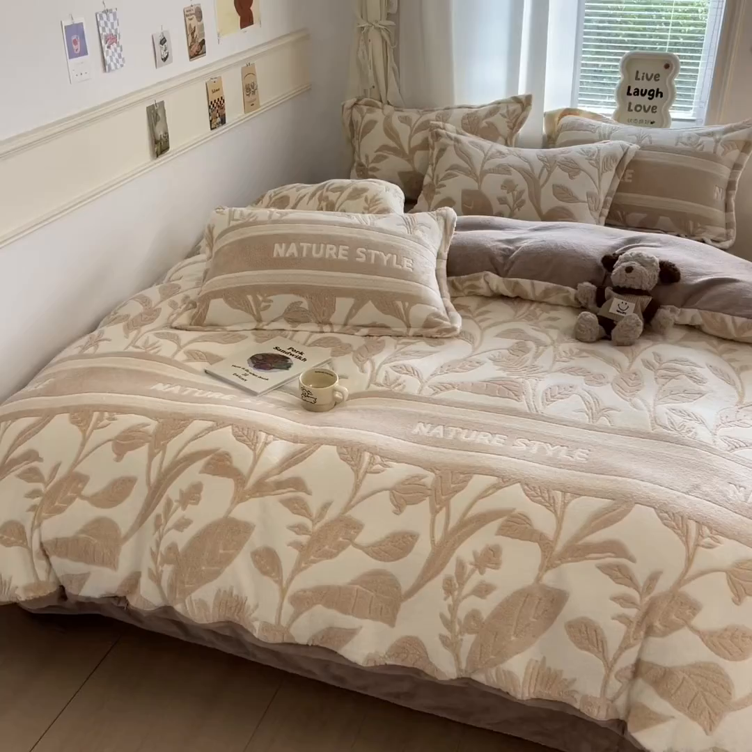 91家纺网 家纺一手货源 找家纺 川悦生活2025新款立体雪花绒印花大床四件套系列二场景二 月桂-浅咖