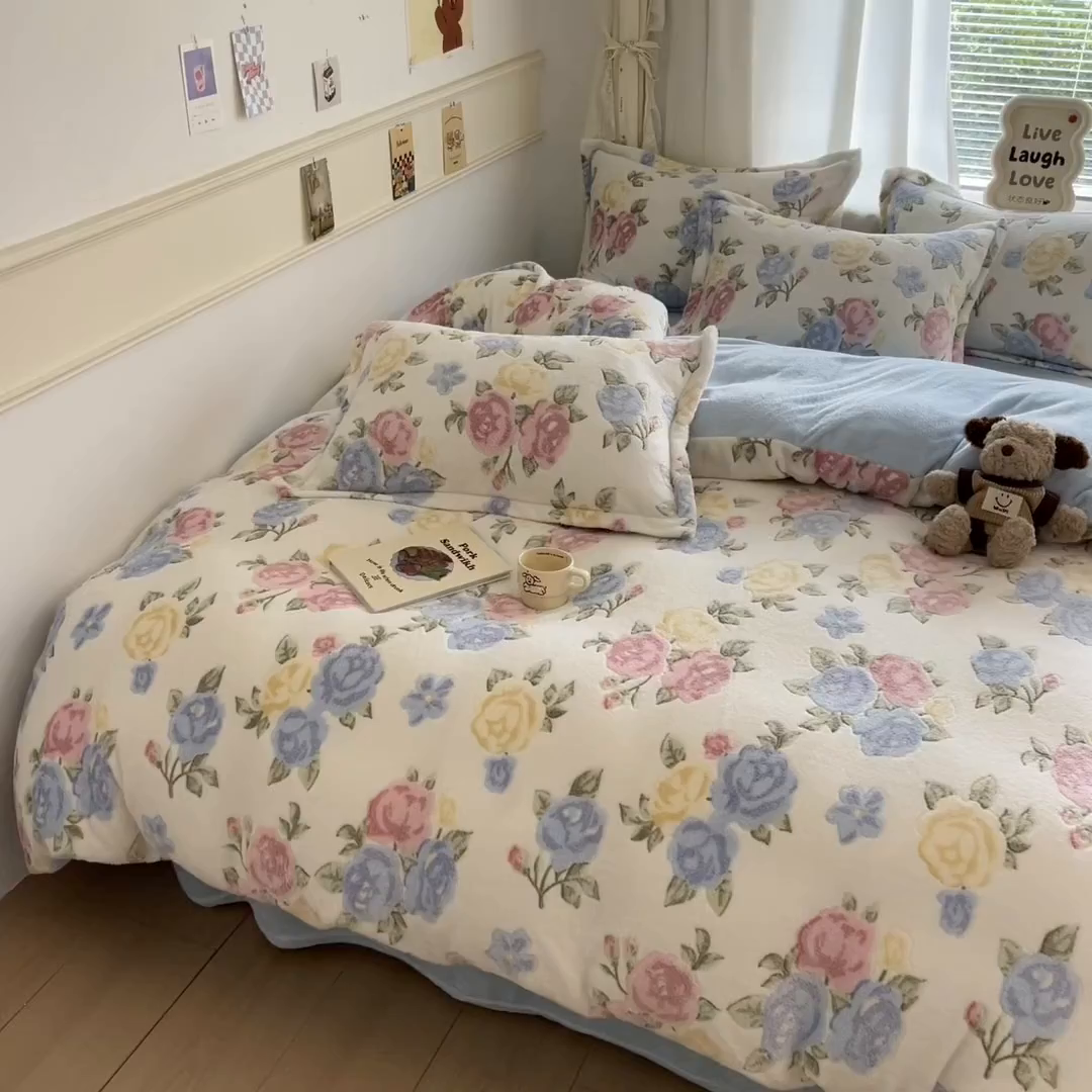 91家纺网 家纺一手货源 找家纺 川悦生活2025新款立体雪花绒印花大床四件套系列二场景二 西柚花花