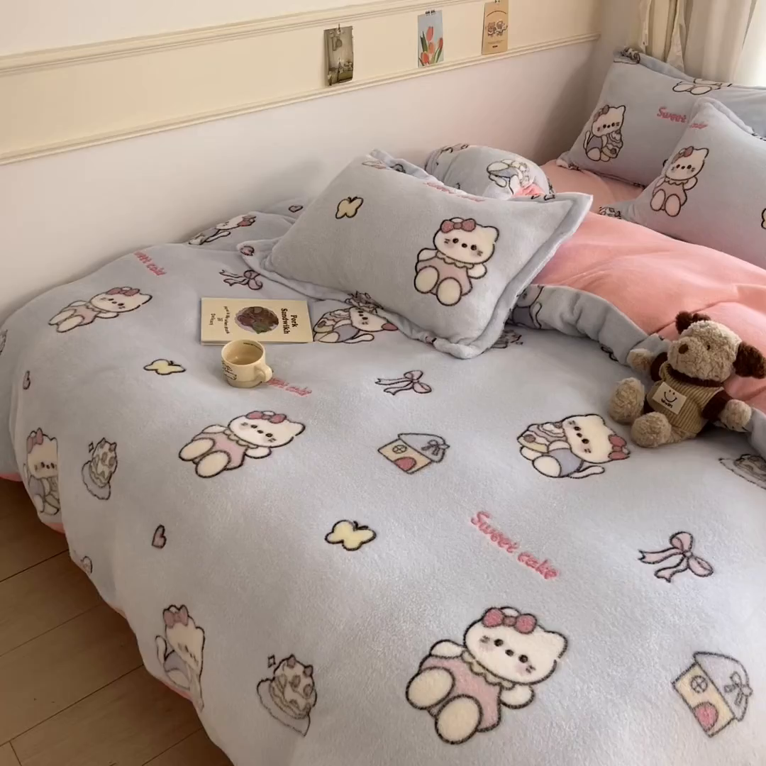 91家纺网 家纺一手货源 找家纺 川悦生活2025新款立体雪花绒印花大床四件套系列二场景二 幸运小咪