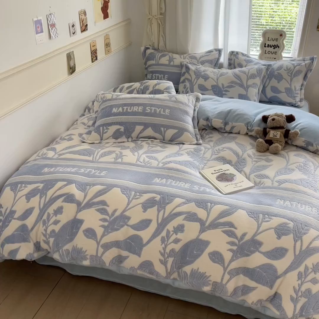 91家纺网 家纺一手货源 找家纺 川悦生活2025新款立体雪花绒印花大床四件套系列二场景二 月桂-蓝