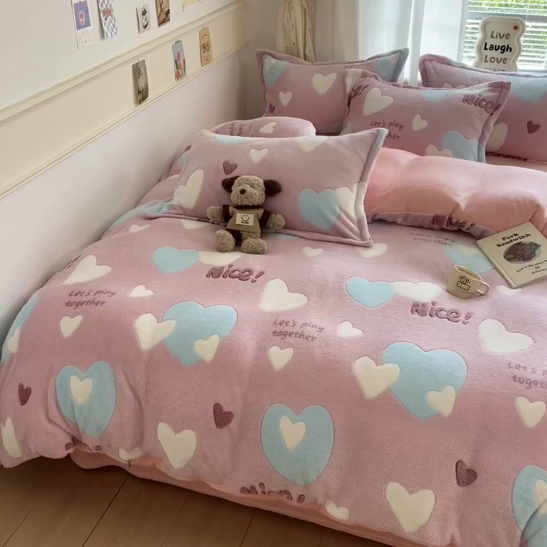 91家纺网 家纺一手货源 找家纺 川悦生活2025新款立体雪花绒印花大床四件套系列二场景二 心心物语