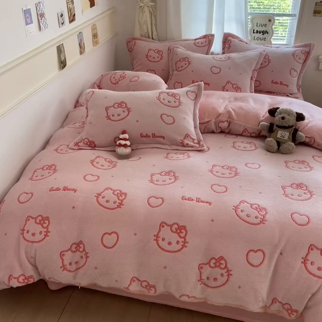 91家纺网 家纺一手货源 找家纺 川悦生活2025新款立体雪花绒印花大床四件套系列二场景二 爱心喵喵