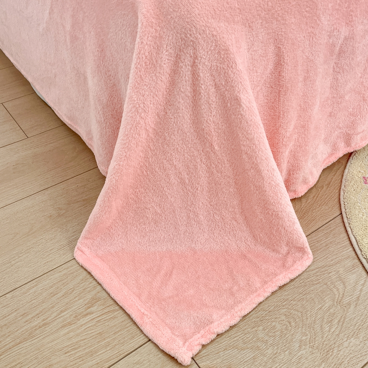 91家纺网 家纺一手货源 找家纺 川悦生活2025新款立体雪花绒印花大床四件套系列二场景二 派对西高地